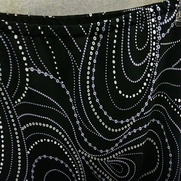 3 for $20 Women's Really nice skirt🌻🌸🌷 - Picture 3 of 3